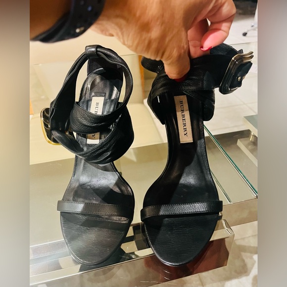 ELEGANT BURBERRY LONDON’S SANDALS - Picture 6 of 8